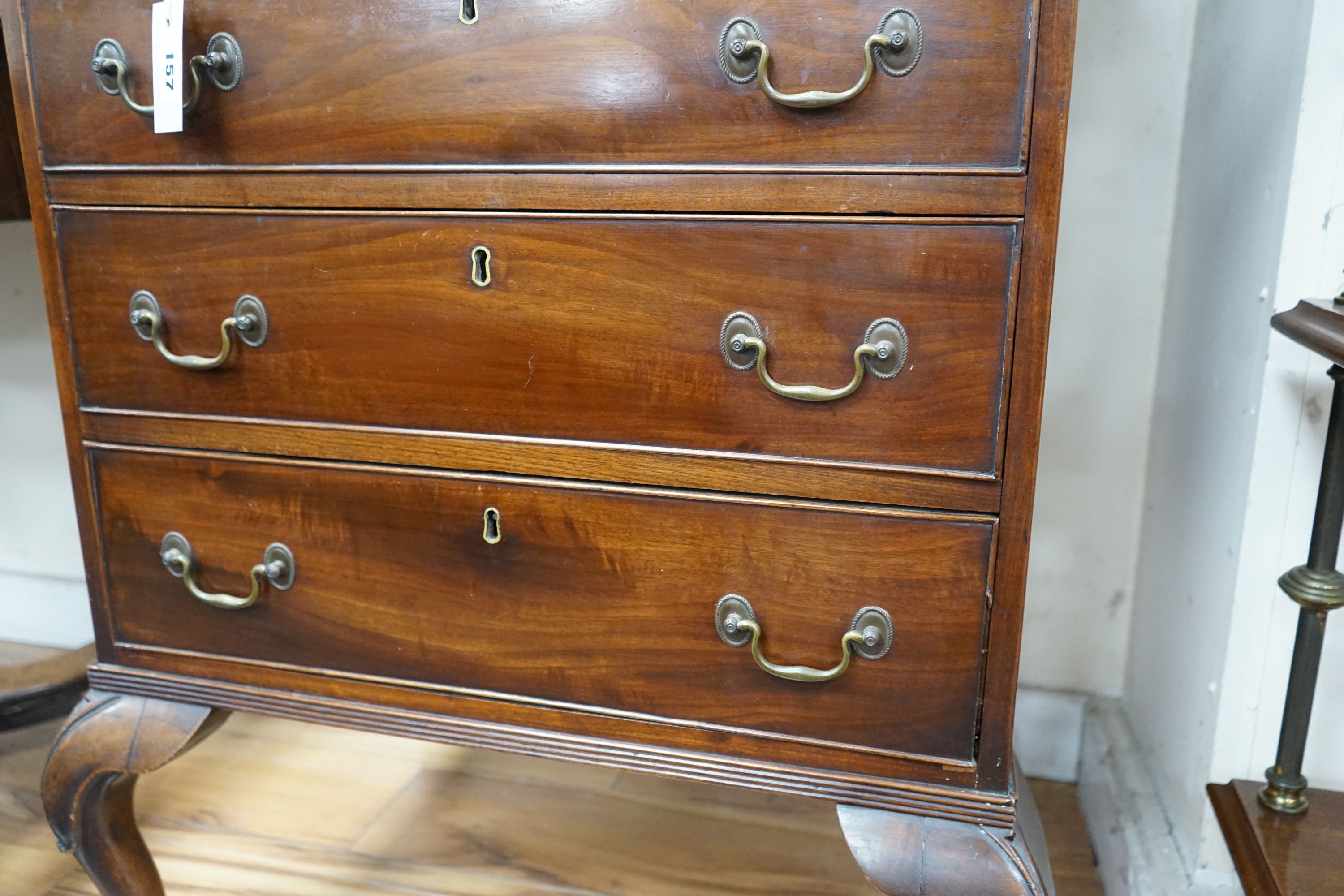 A small mahogany chest of drawers, width 65cm, depth 47cm, height 90cm